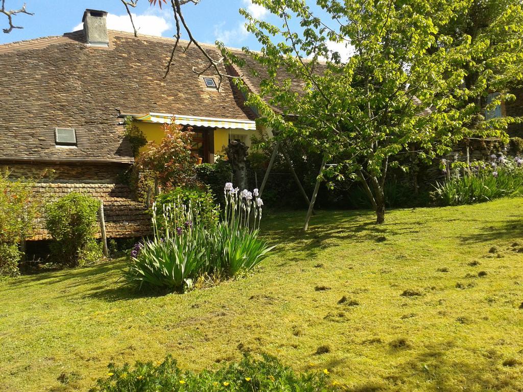 Gite Des Croix Bancaud Jumilhac-le-Grand Kültér fotó